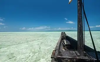 サバニから眺める海