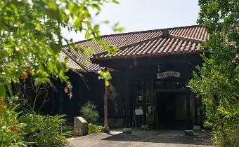 竹富港周辺の建物