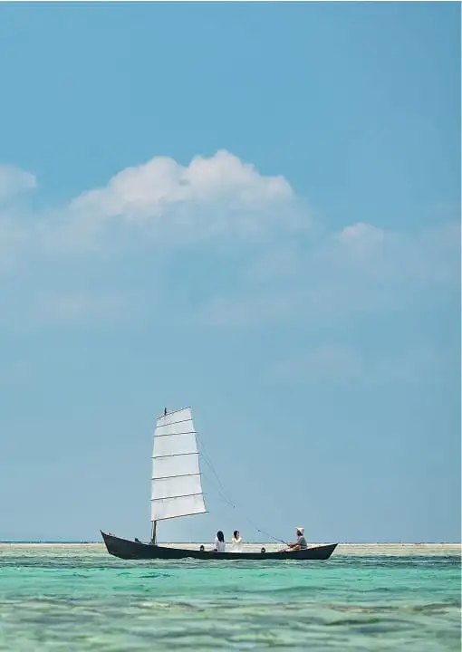 海を進むサバニ