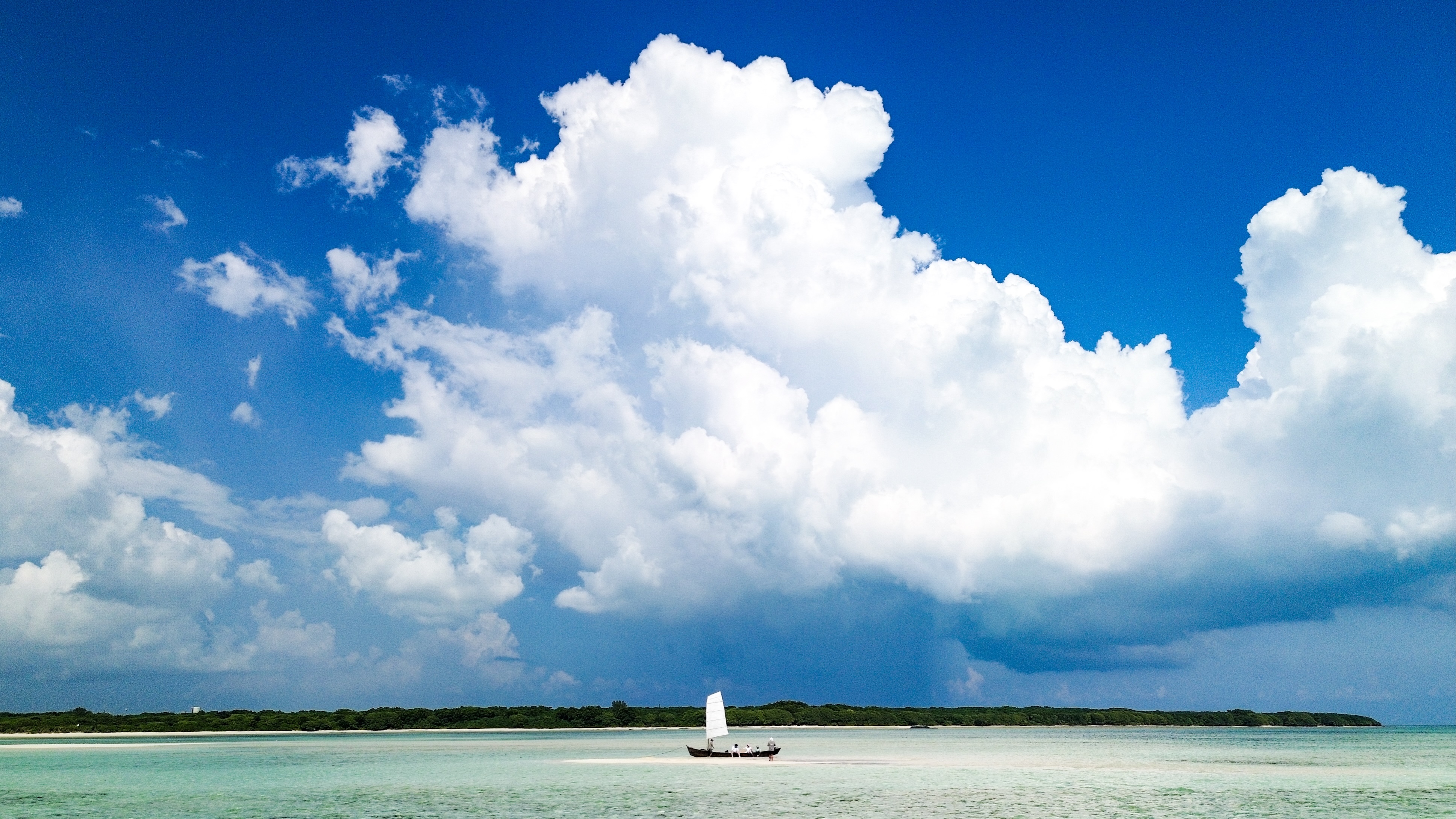 今年は夏らしい雲すくない虹もすくない台風は多い！夏はまだまだ！#雲フェチクラブ#竹富島